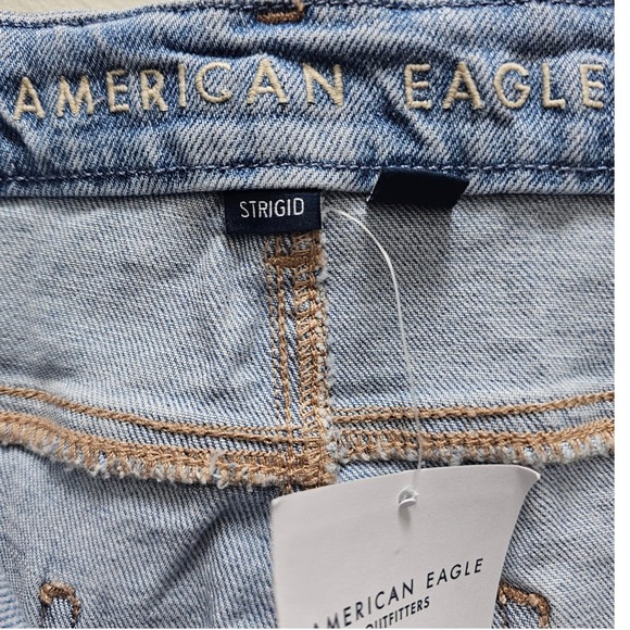 AE Strigid Curvy Mom Jeans Light Destroy Wash Super High Rise 20 Short NWT - Picture 6 of 8